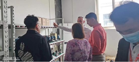 俄羅斯的技術(shù)工程師來(lái)到我司參觀